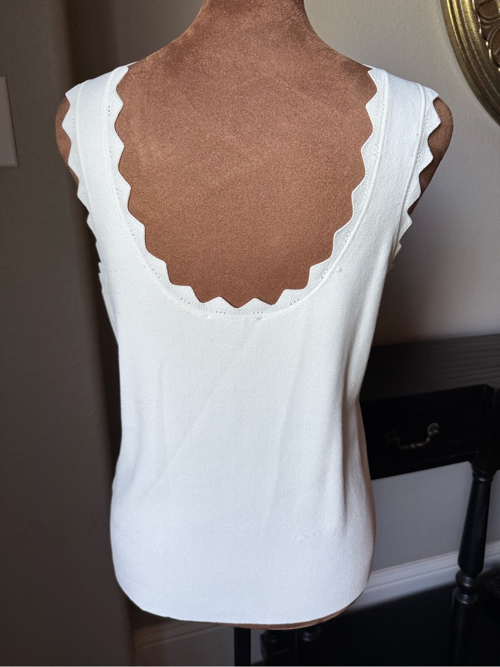 Tuckernuck NWOT Ric Rac Compression Tank White Scallop-Trim Knit Large - Picture 6 of 10